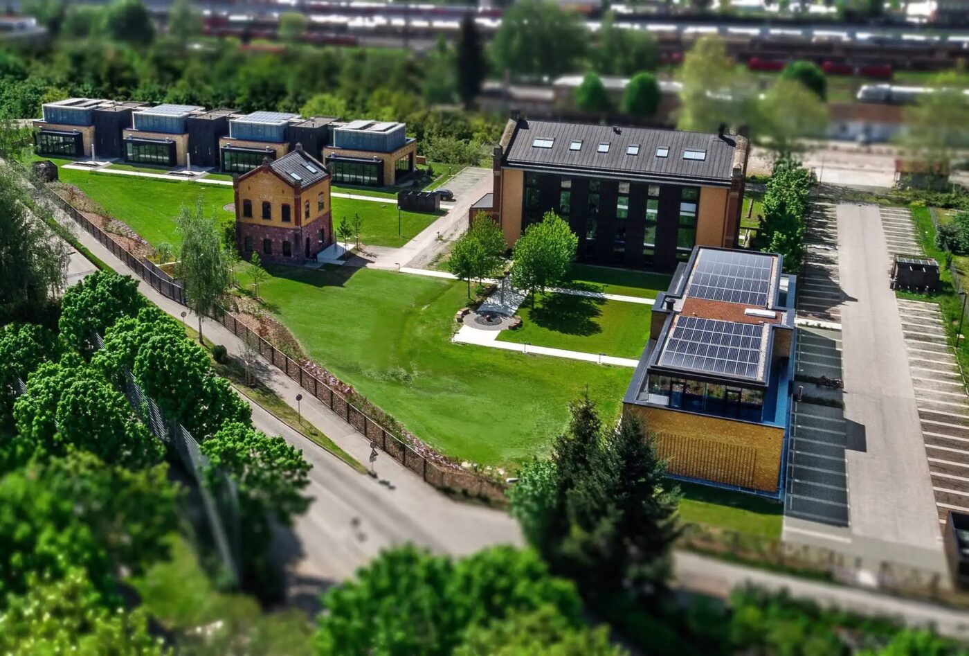 Neu Gebaeude mit Photovoltaik sc